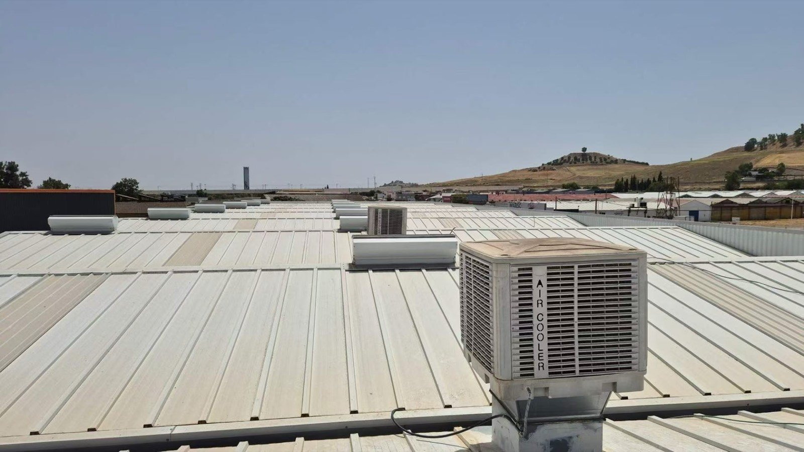Climatización evaporativa en logística y talleres